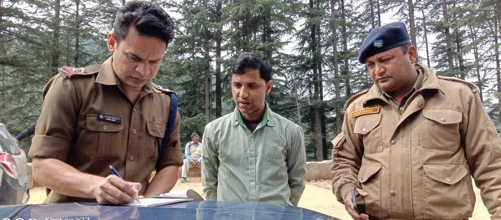 35 people challan for smoking in public places