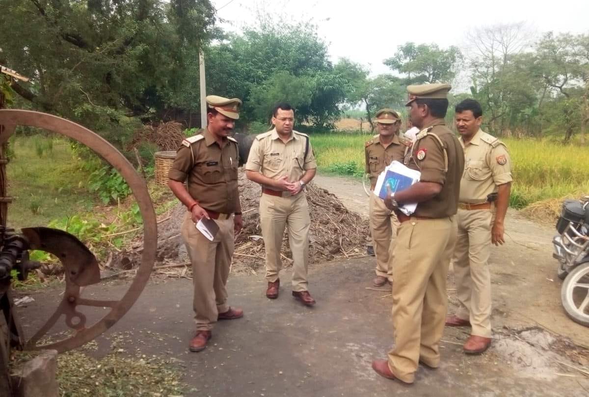 UP kushinagar man throat slit to death family on run