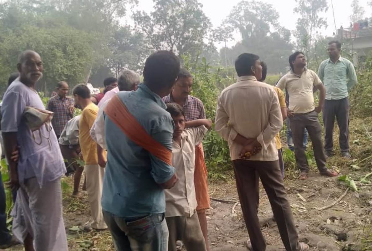one died and three burnt with electric shock, people blames electricity dept