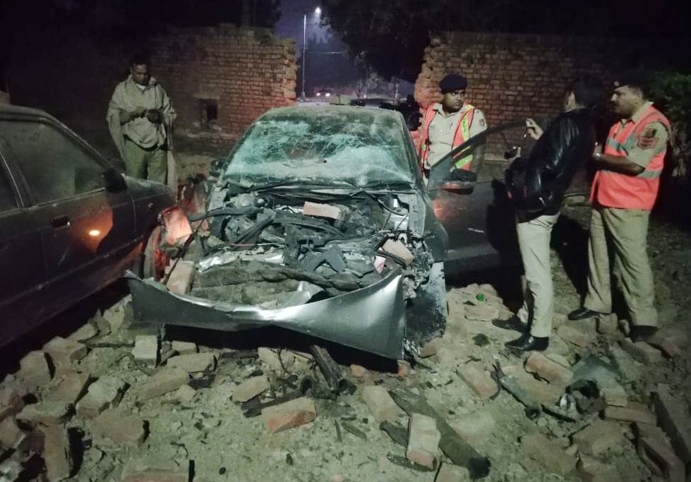 Skoda car broke inside PU wall, entered, two cars damaged