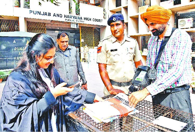 420 policemen stationed around the court on threat to blow up the court