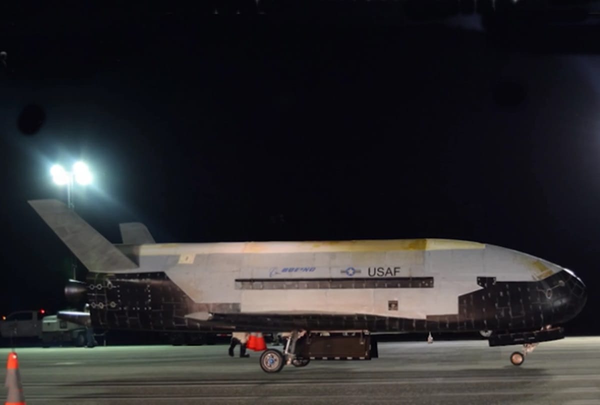 US Air Force X 37B spaceplane comes back on Earth