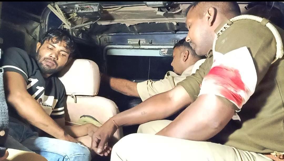 The crook arrested in an encounter, the soldier injured