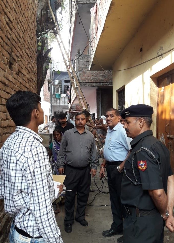 campaign run to catch electricity theft at Rambagh, Bamhrauli  in Pryagaraj