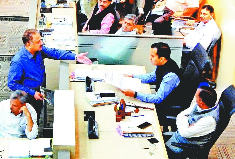 nagar nigam chandigarh commissioner complaint to advisor manoj parida