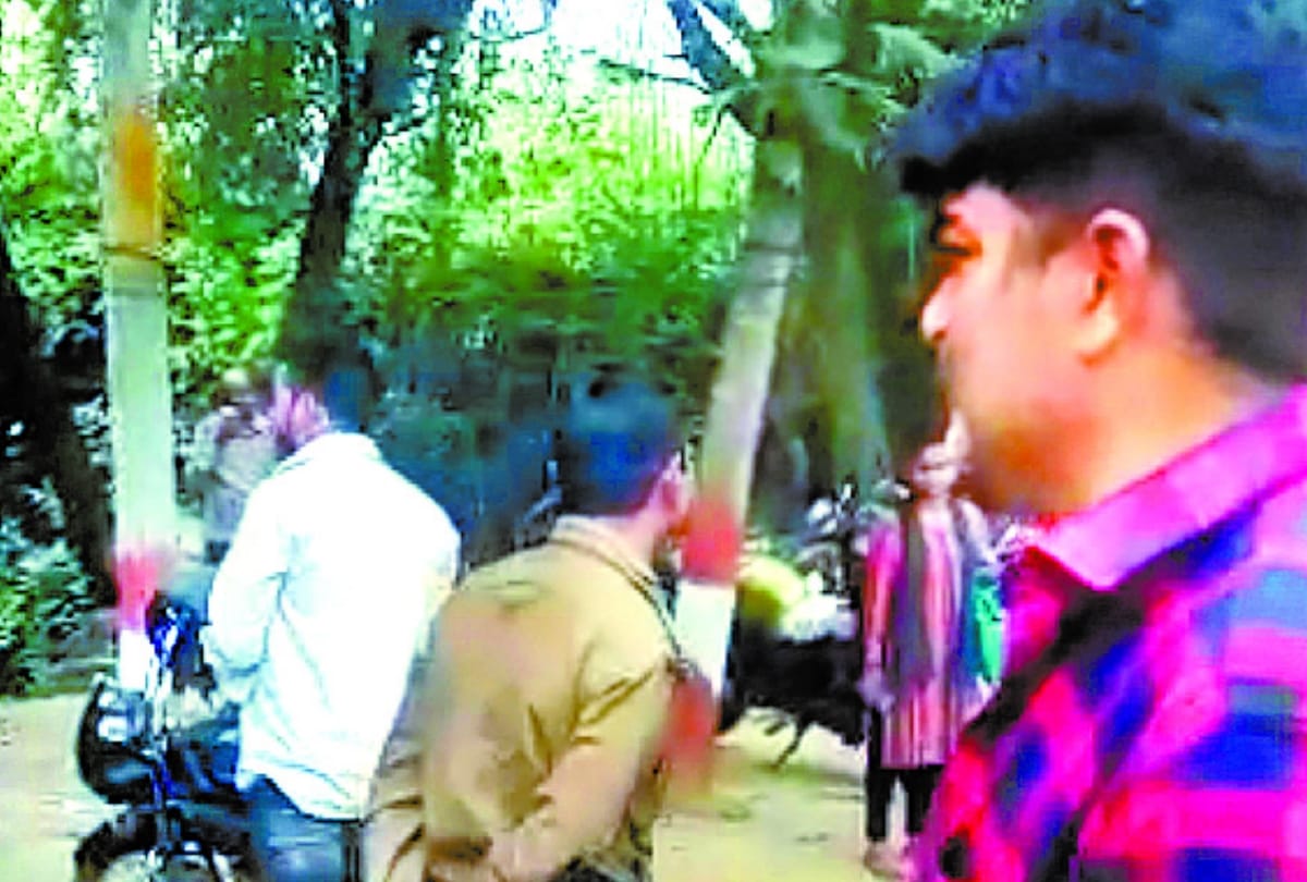 children and employees made hostage electricity workers in rajkiya mahila polytechnic in lucknow