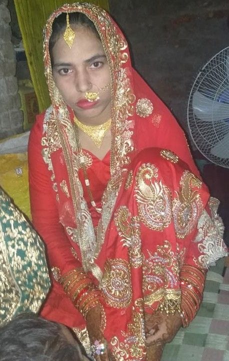 a woman body found hang