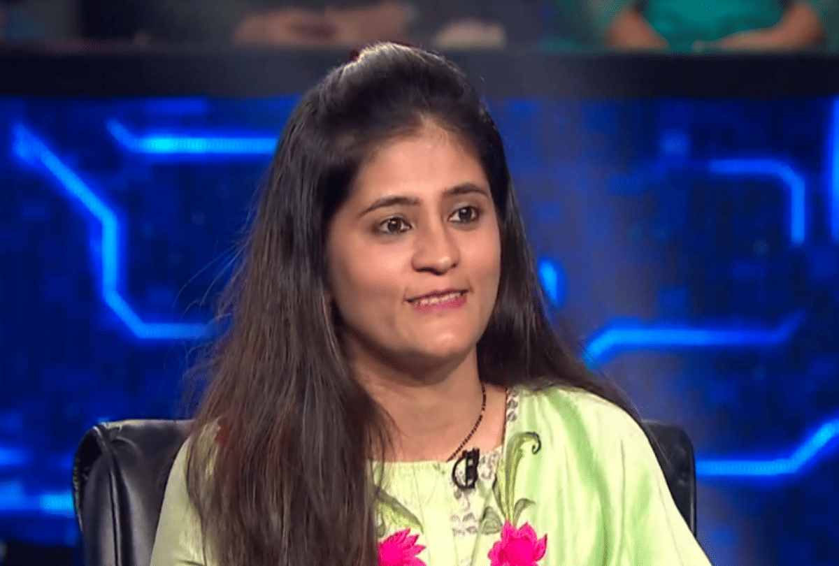 KBC 11 Amitabh Bachchan show Payal Shah quits game on lord krishna question won 12 lakh 50 thousand