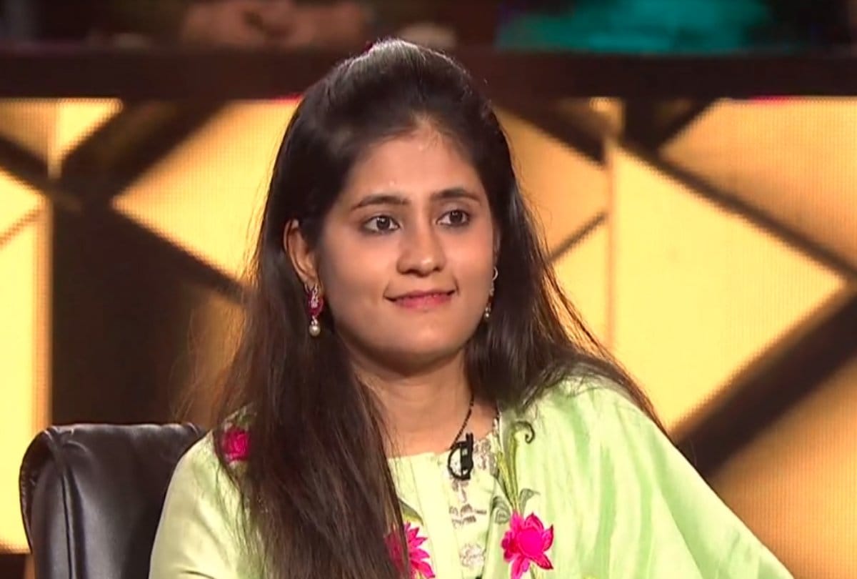 KBC 11 Amitabh Bachchan show Payal Shah quits game on lord krishna question won 12 lakh 50 thousand