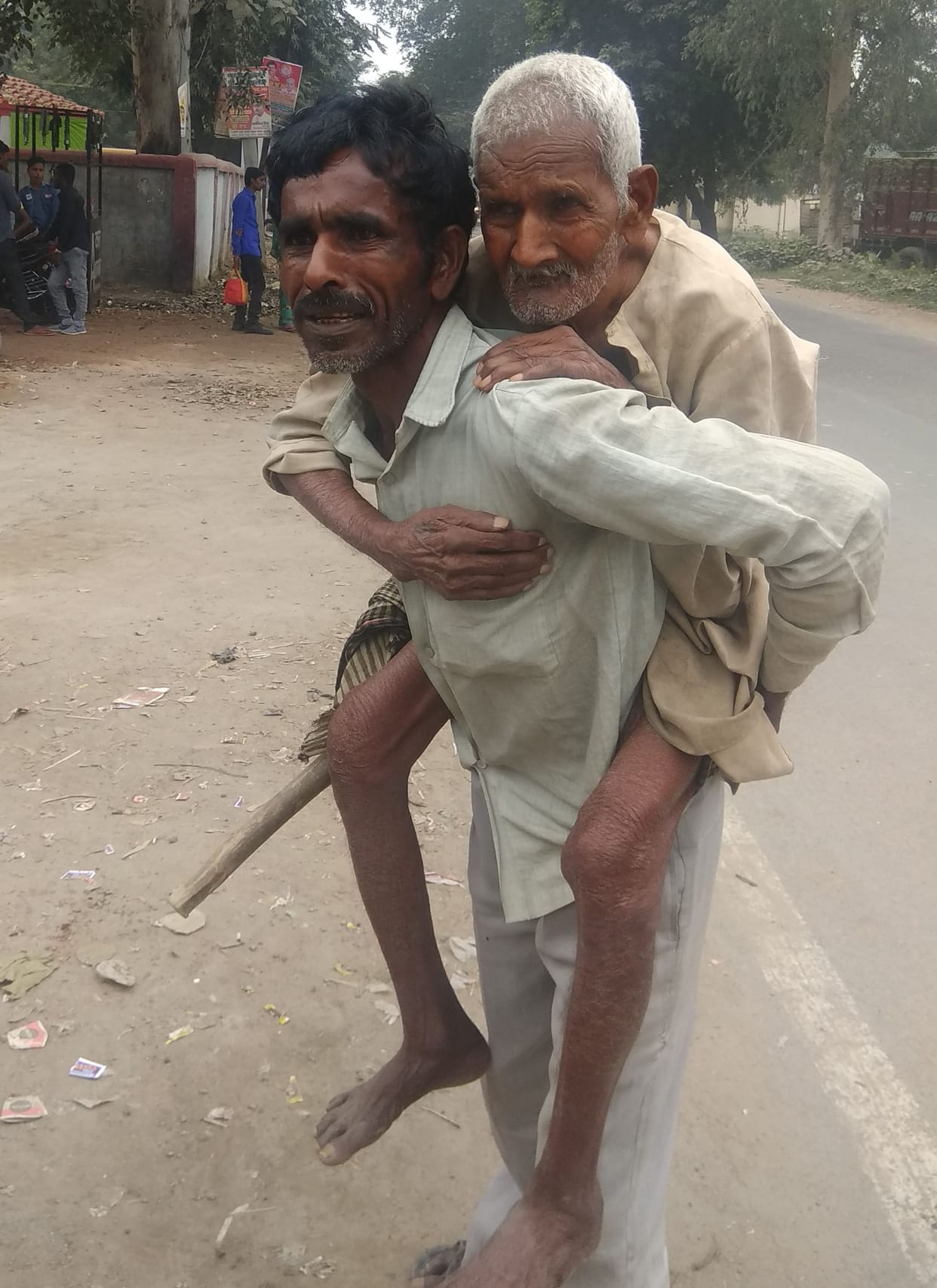 Disabled son reached father's shoulder