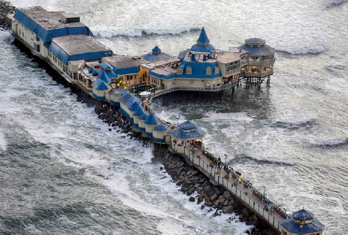 A restaurant in Peru was fined For Giving Women Who Eat With Men A Different Menu