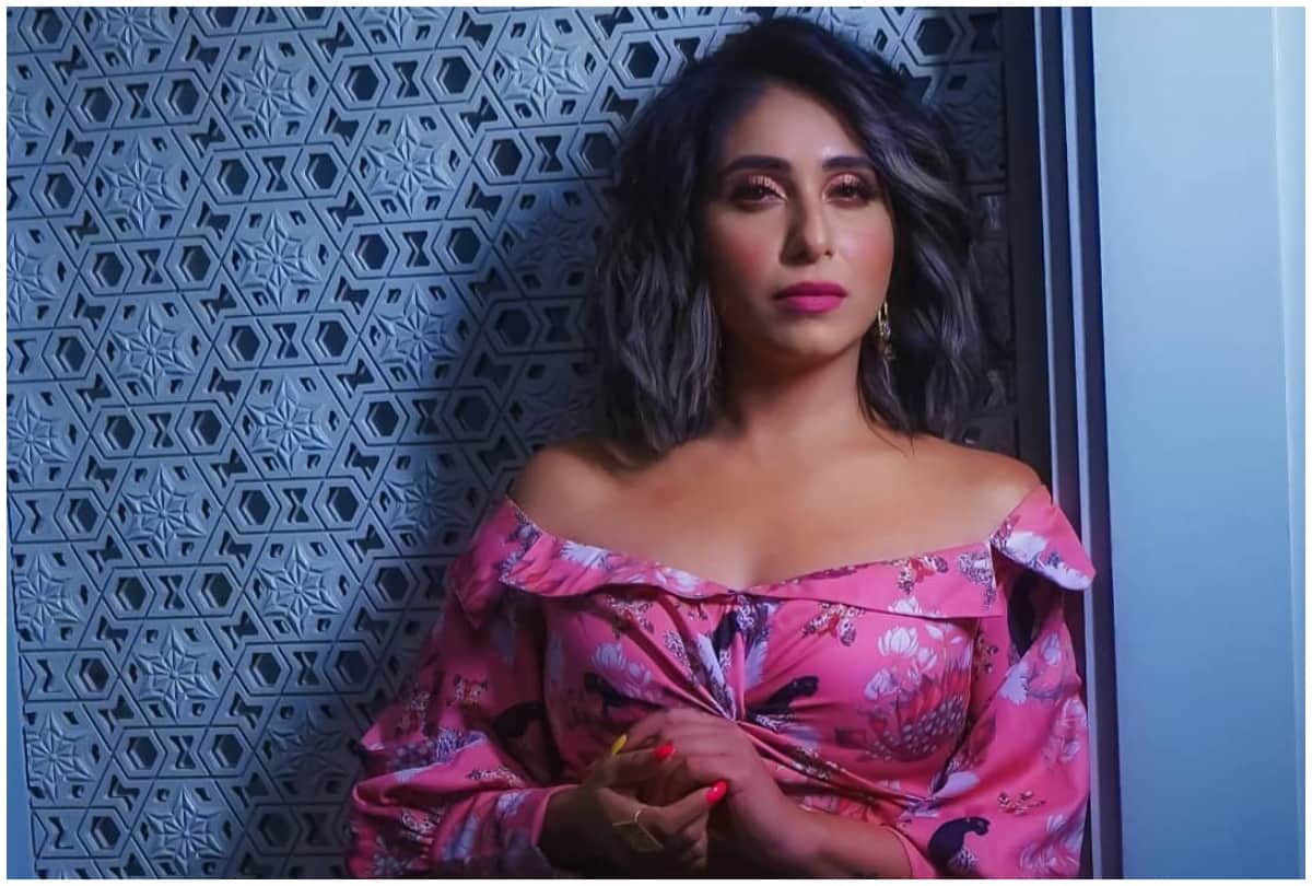 Neha Bhasin new stunning video of Beaches And Bikinis from her goa vacation getting viral