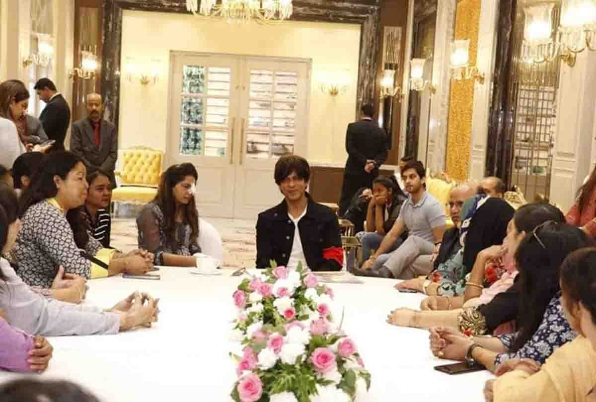 Shahrukh Khan helped in the surgery of acid victim