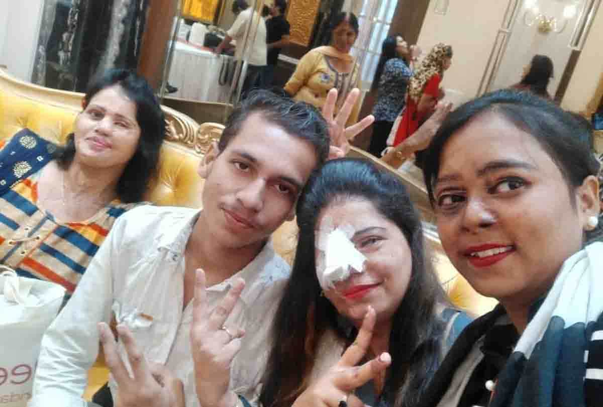 Shahrukh Khan helped in the surgery of acid victim