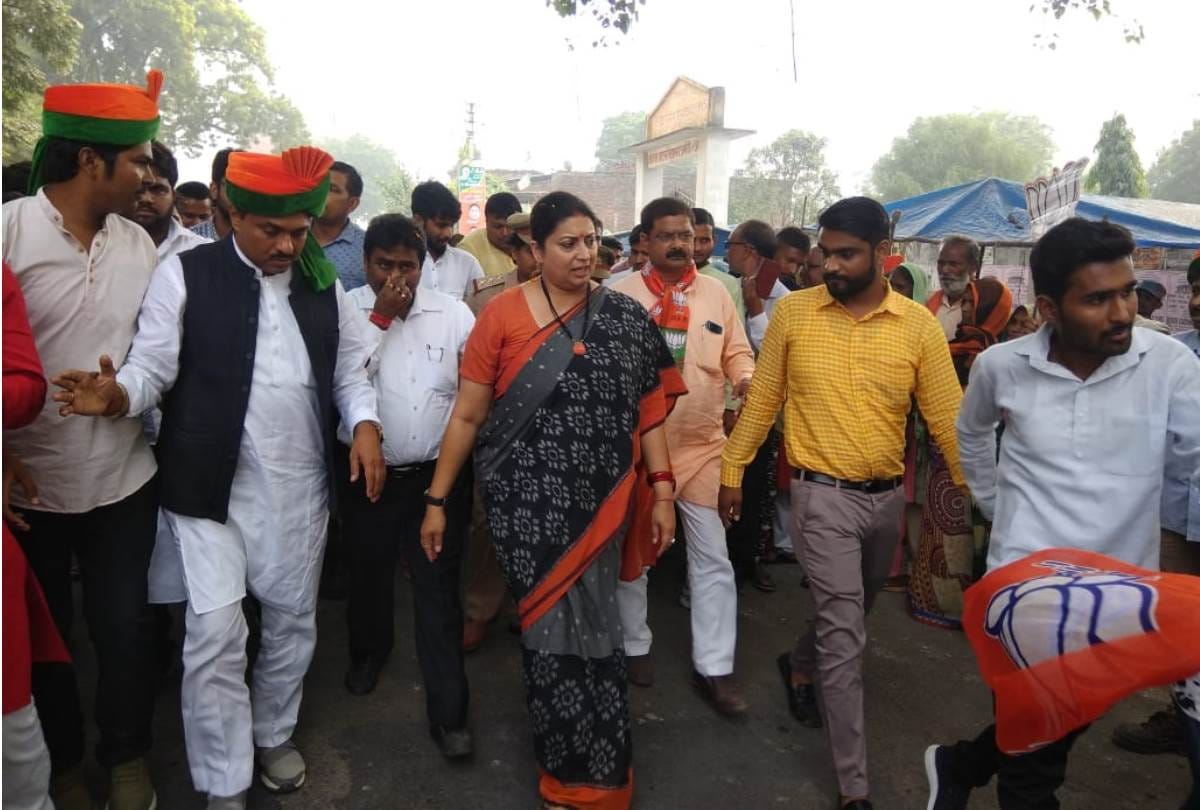 smriti irani take part in gandhi sankalp yatra in amethi
