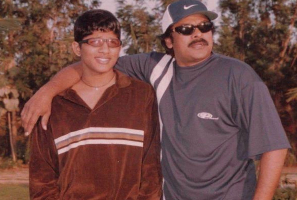 Allu Arjun teenager look unrecognizable picture viral as he poses with Megastar Chiranjeevi