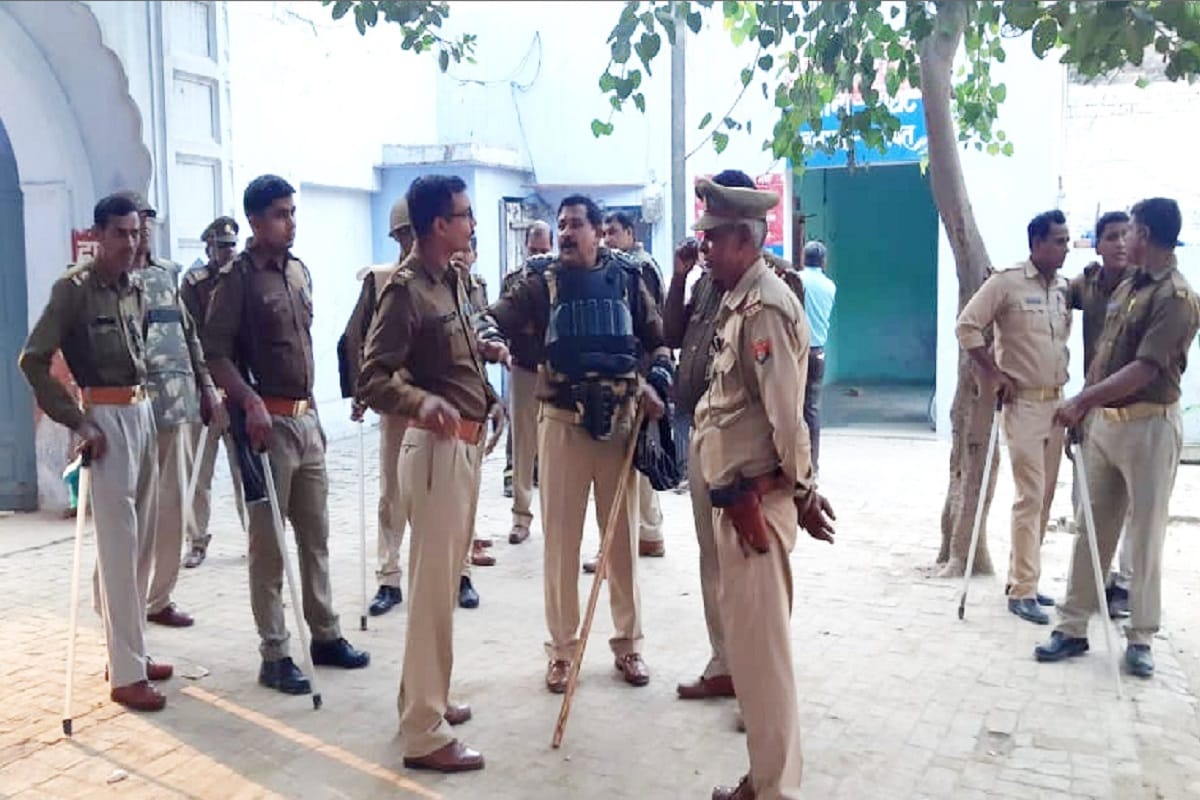 The villagers heavy ruckus after dead body of a soldier was found in the police station of Baghpat