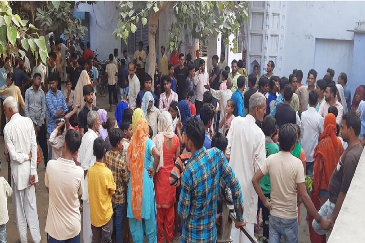 The villagers heavy ruckus after dead body of a soldier was found in the police station of Baghpat