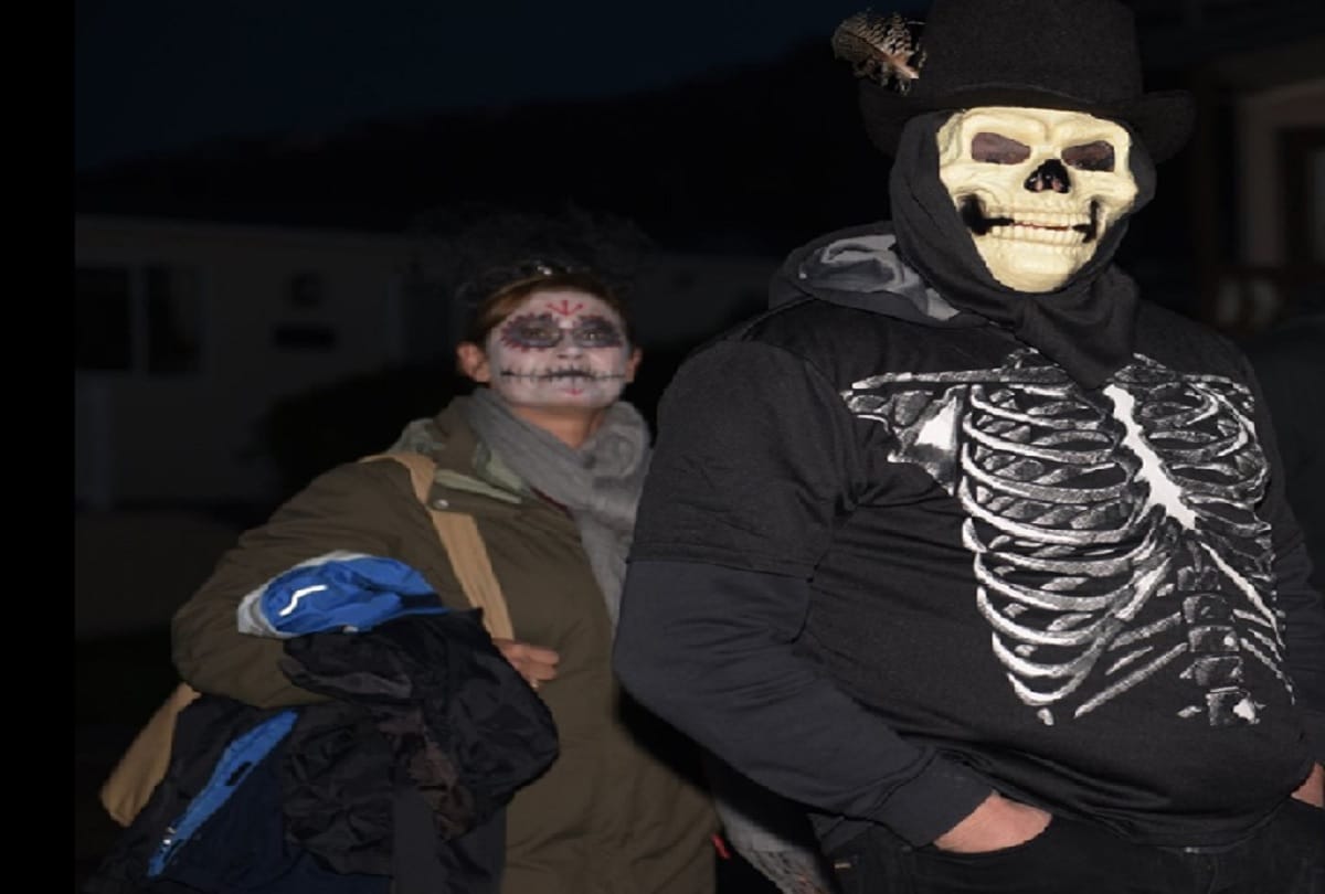 mexico celebrates day of the dead weird festivals people wear skeleton costumes