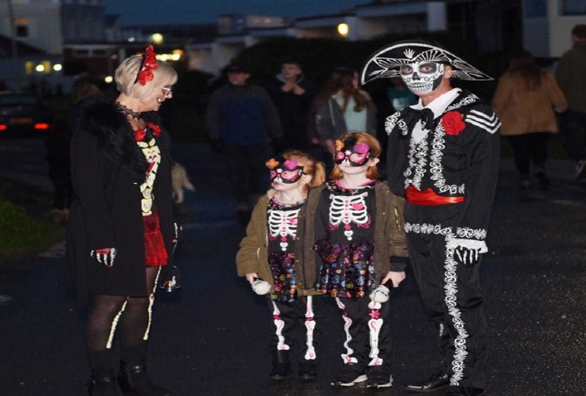 mexico celebrates day of the dead weird festivals people wear skeleton costumes