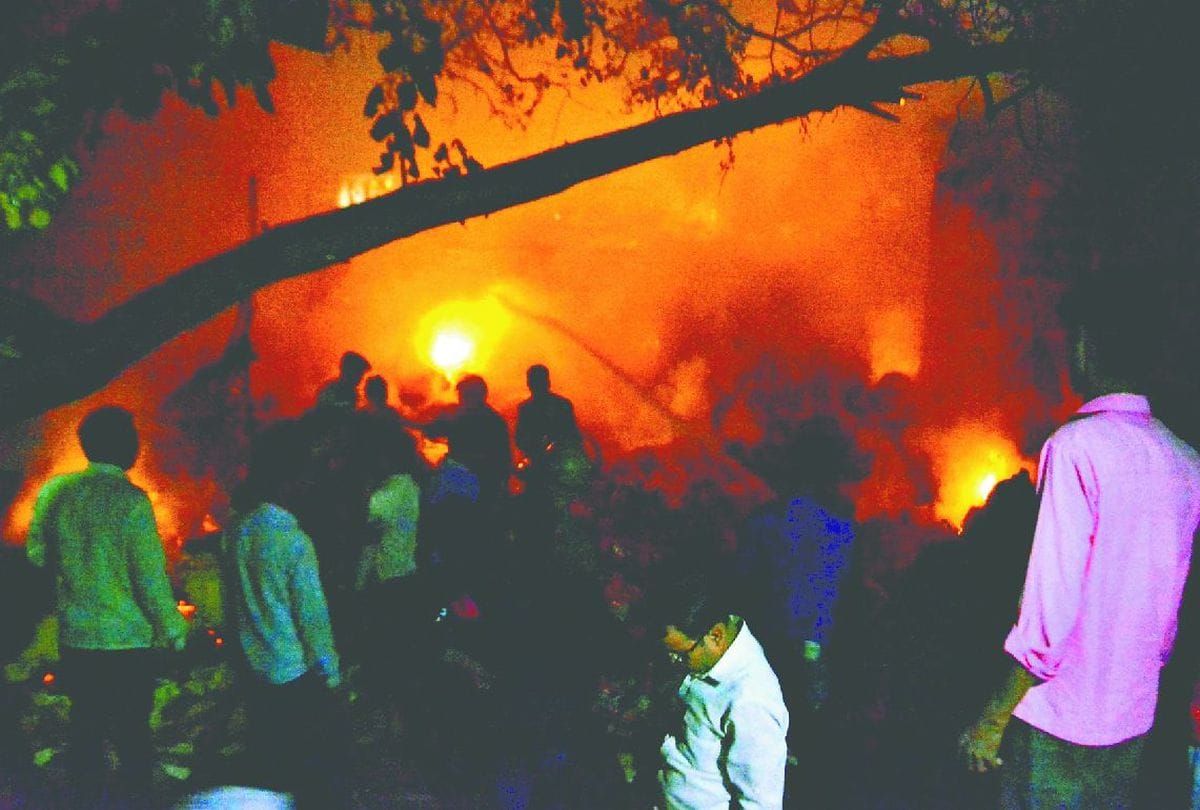 fire breakout in warehouse near CNG pump in firozabad
