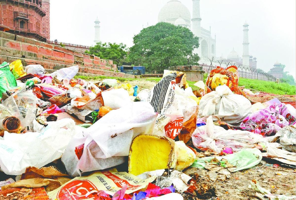 Garbage Piles Near The Taj Mahal Officers Give Instruction