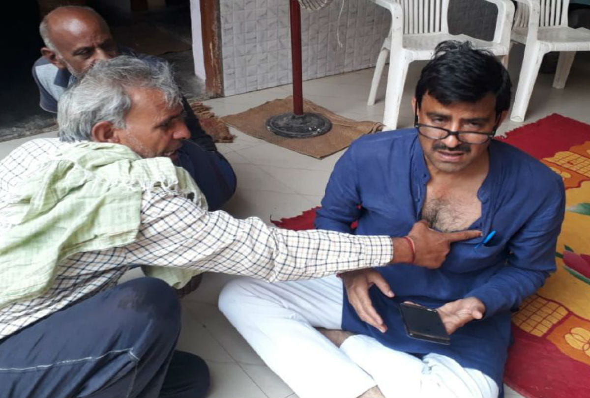 Indecency with the Chairman lathi Charge in police station Mathura News