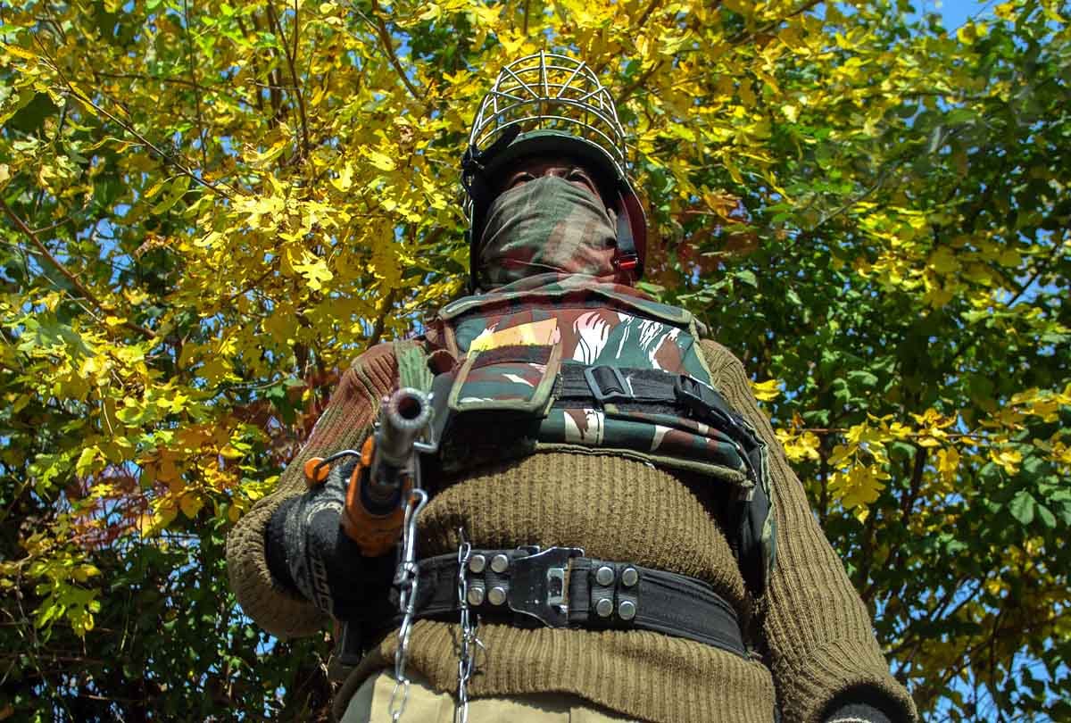 jammu kashmir DSP Devinder Singh arrested with terrorist in jammu kashmir