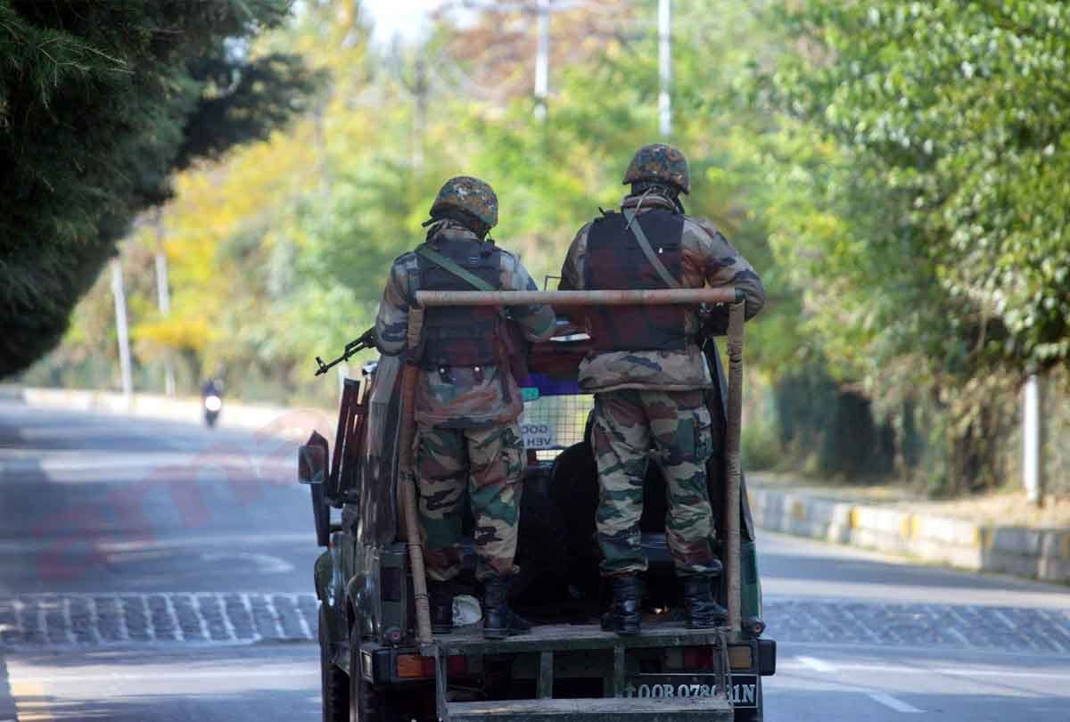 jammu kashmir DSP Devinder Singh arrested with terrorist in jammu kashmir