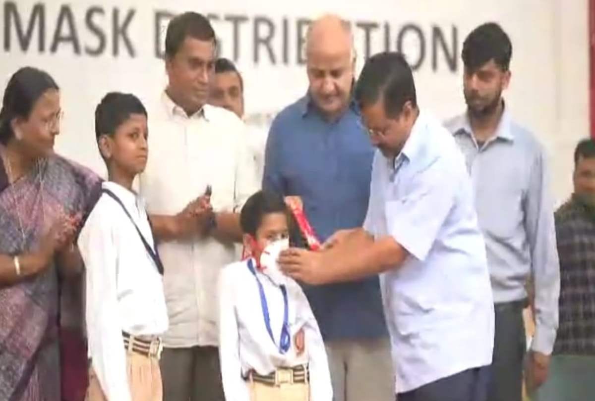 Delhi government distribute 50 lakh masks To School Students To Combat Pollution
