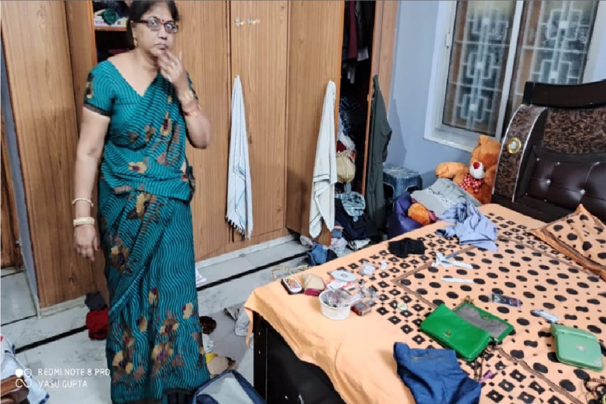 Fifteen lakhs looted from advocate house before marry of daughter in Meerut city