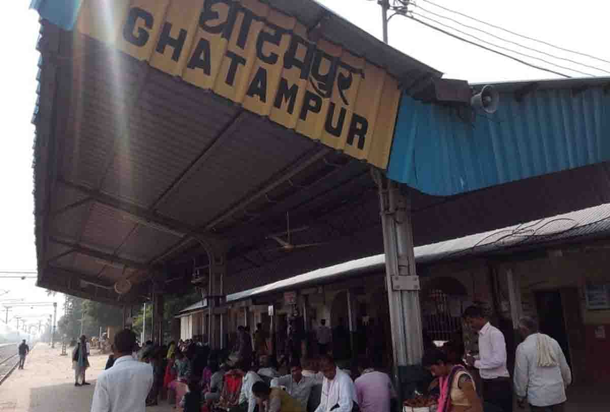Dispute between two parties over sitting on a seat in a train
