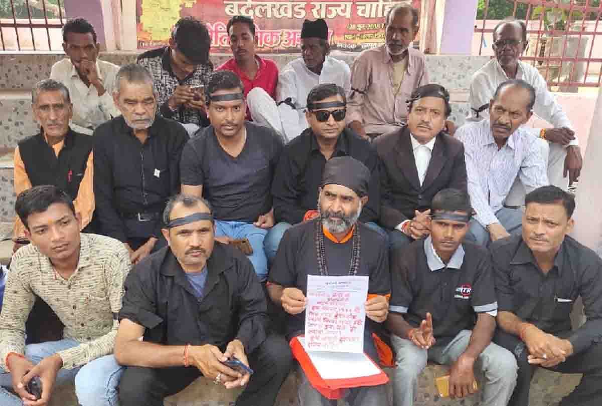 Bundelas wrote letters to Modi with blood wearing black clothes