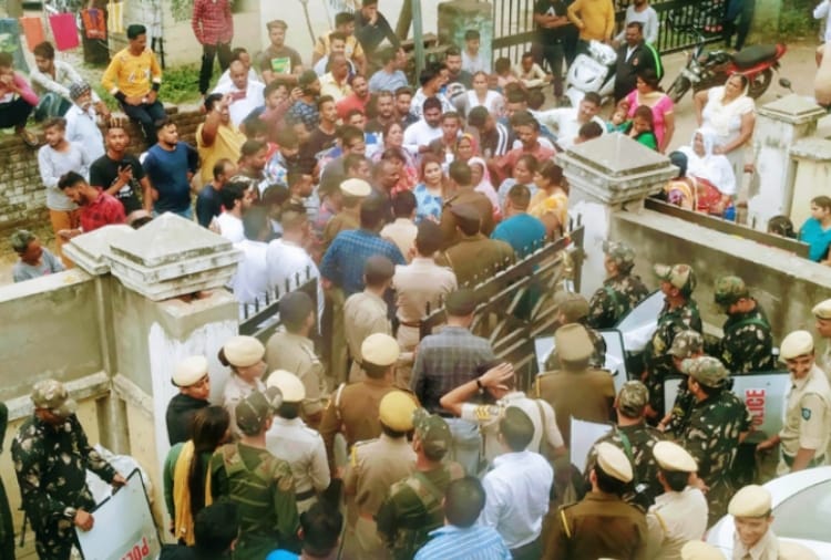 Man's body found hanging inside police station