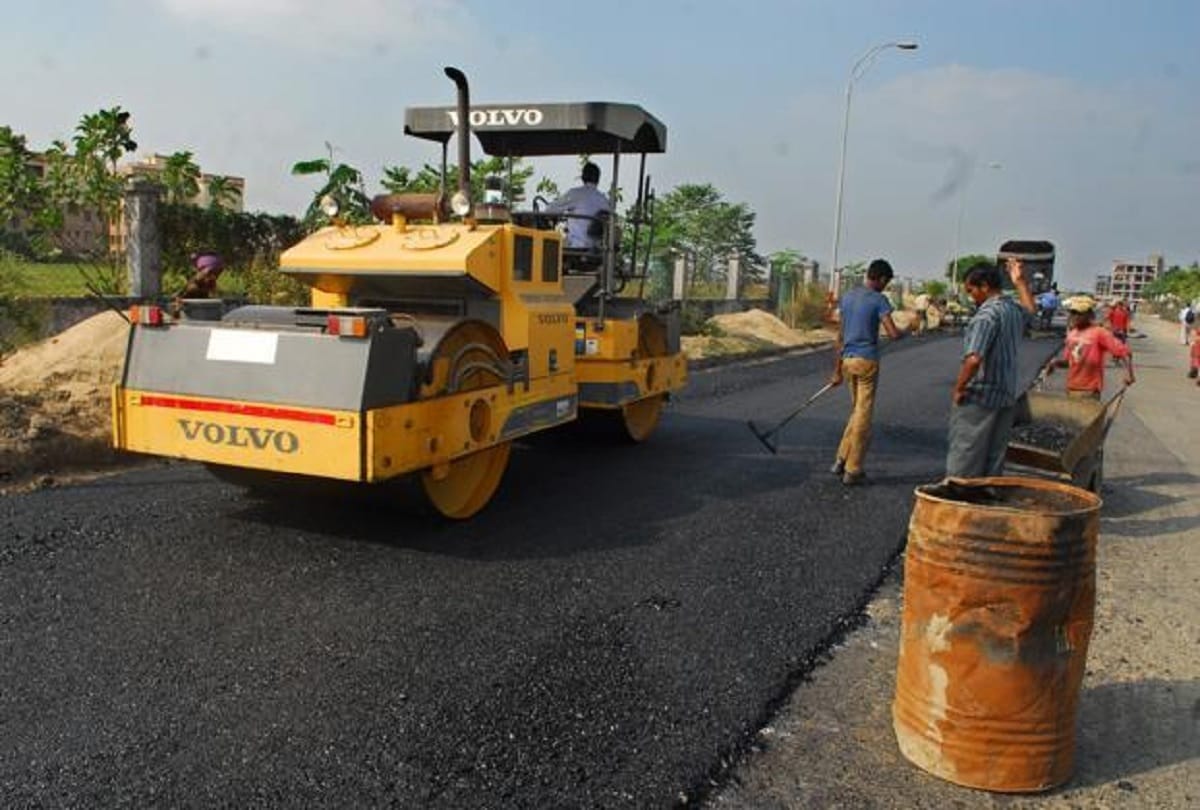 The central government has given ten thousand crore fund to complete of under construction national highway