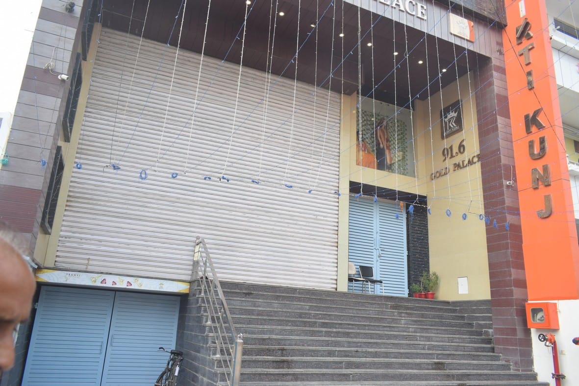 Bullion traders closed shops