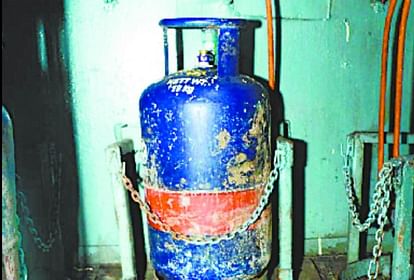 Delhi : 19 kg Commercial LPG cylinder prices reduced by Rs 91.50.
