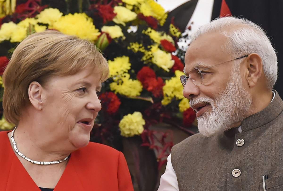 Germany chancellor angela merkel meets e rikshaw operators dwarka delhi invest 1 bn euro in india