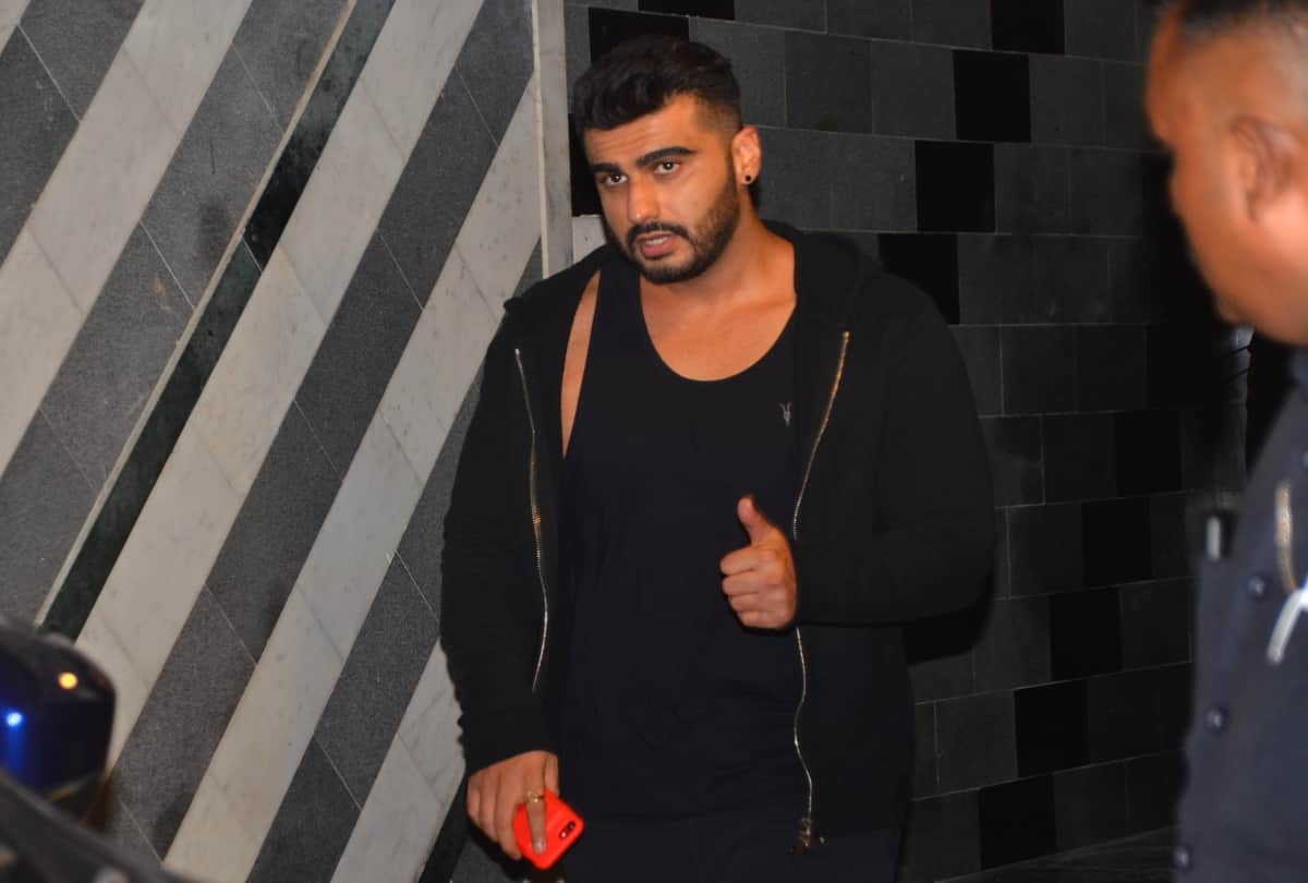 Coronavirus outbreak Arjun Kapoor will sale his personal clothes   for street animals who affected by Lockdown