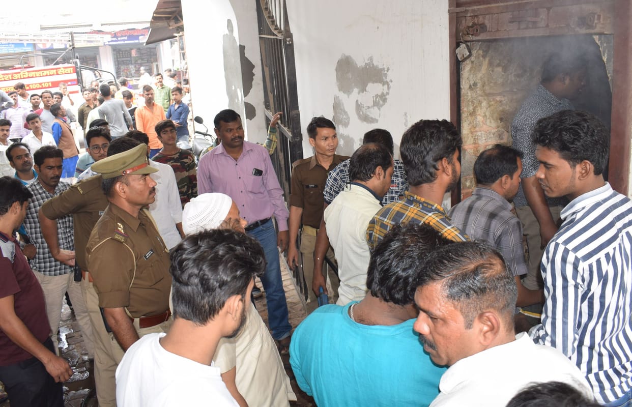 dona pattal godown caught fire