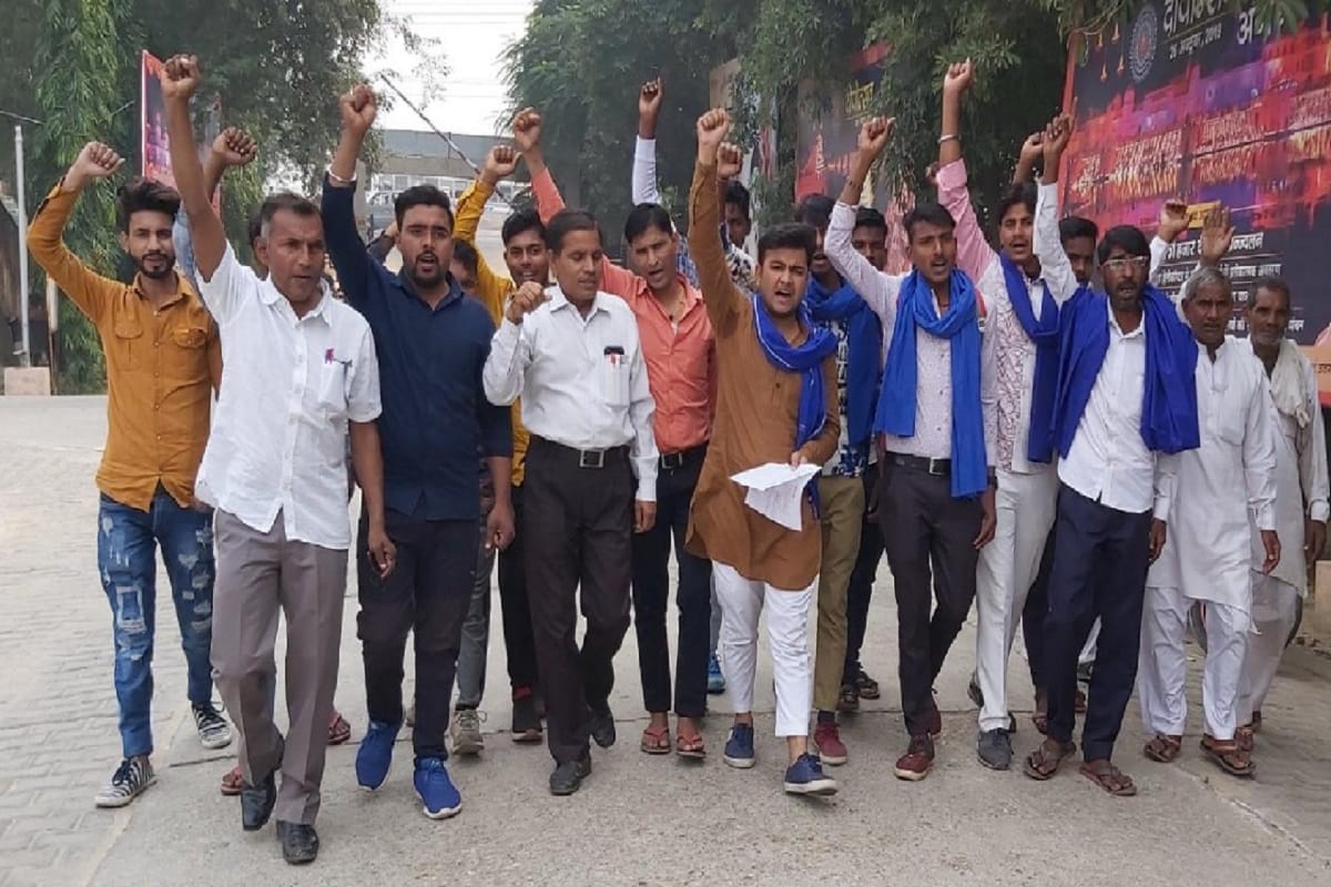 Soldier death case, Bhim Army workers protested against police in Baghpat city