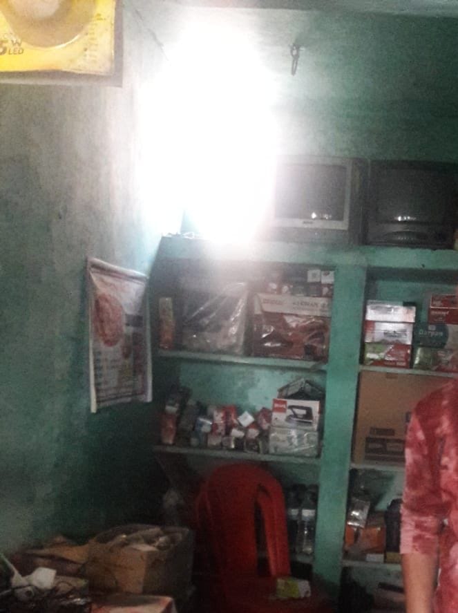 cash and jwellery theft from shop
