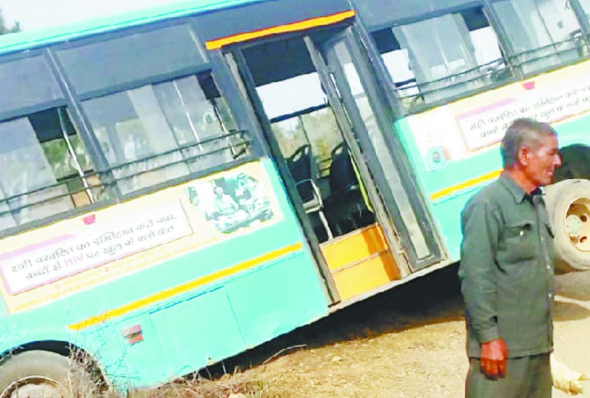 hrtc bus met accident at mandi.