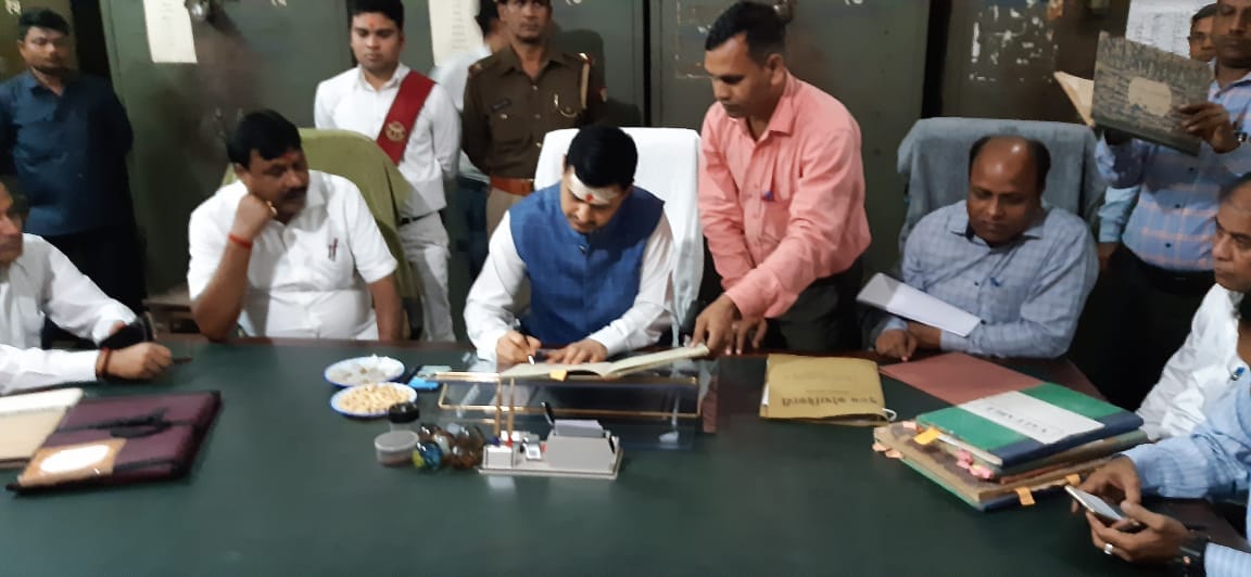 Varanasi new DM assumed office