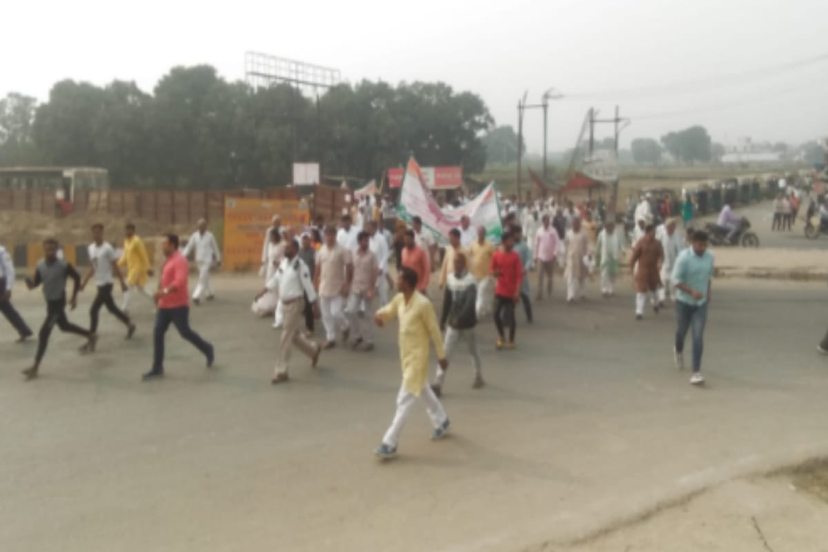 Farmers Protest at Meerut Commissionary for  Land compensation of Meerut Express Way