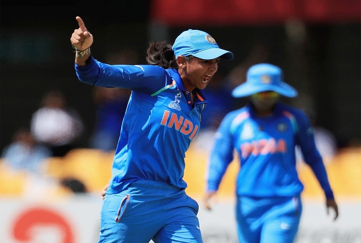 VIDEO: Harmanpreet Kaur Takes stunning one Handed Catch, video goes viral