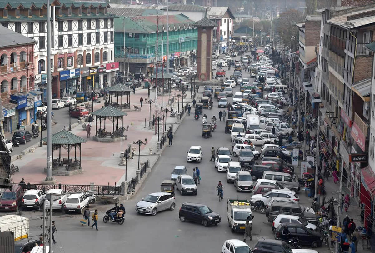 Restrictions imposed on Friday lifted from Srinagar, abrogation of provisions of Article 370