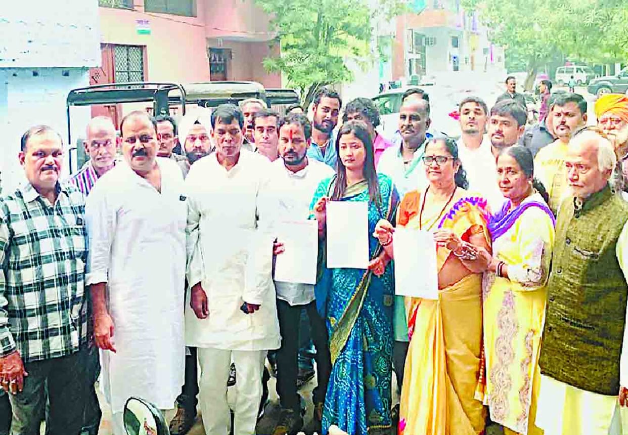 Karisma signature campaign against Ajay Kapoor