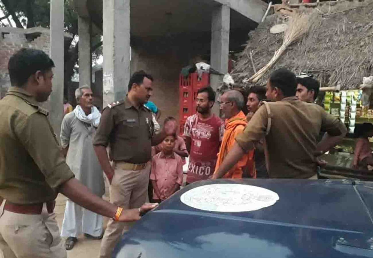 Villagers attacked Electricity Department team in auraiya