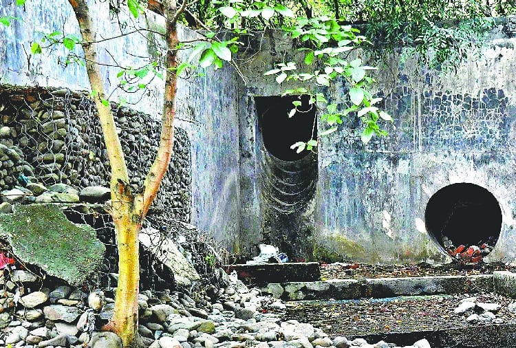 begger was living in manhole news cfsl building chandigarh